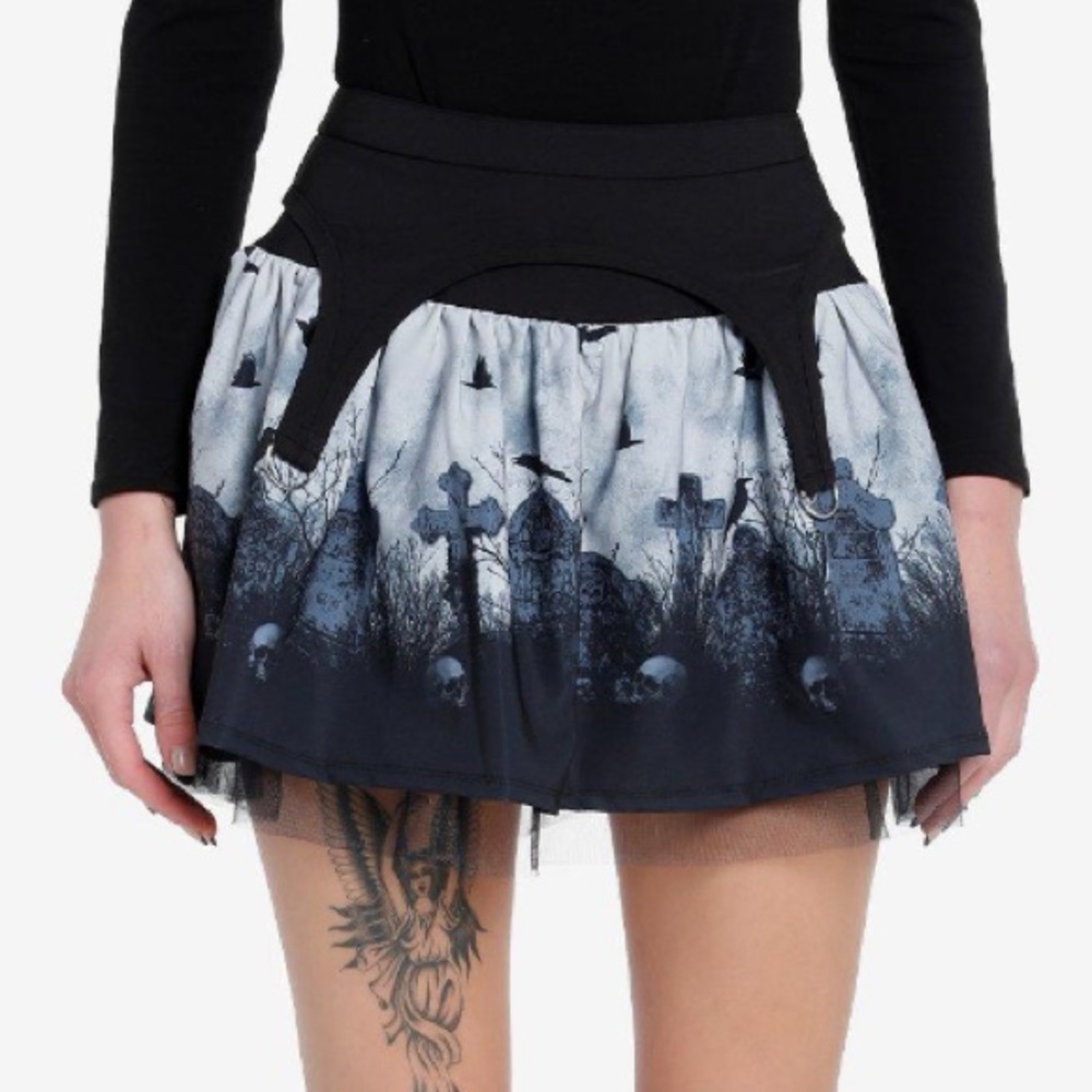Thorn & Fable Graveyard Garter Skirt Hot Topic Gothic‎ Withcy Halloween Cemetery
